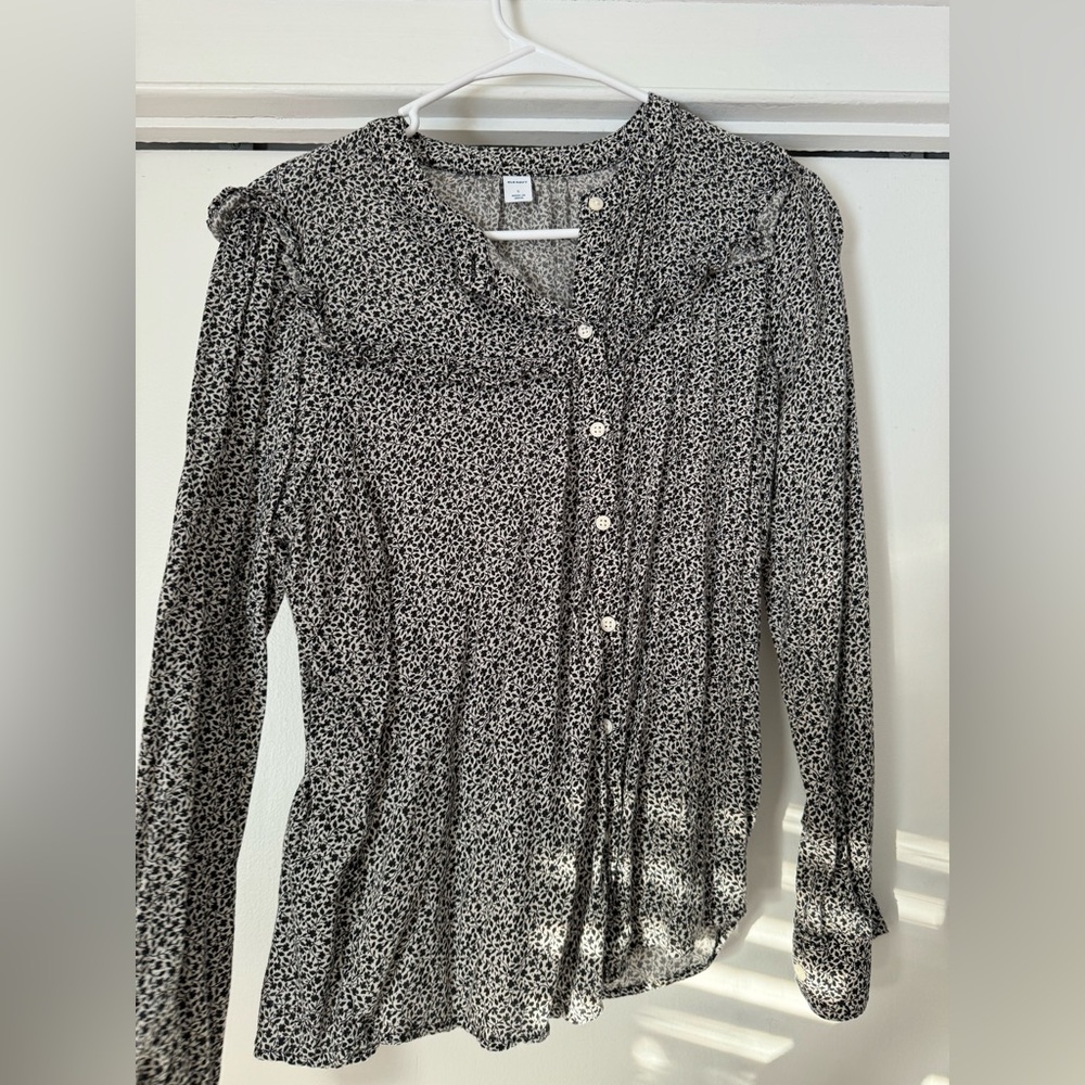 Old navy black and white floral print blouse